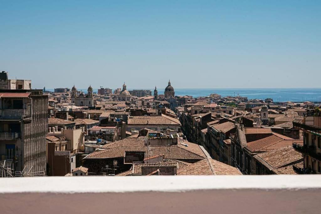 Attico In Pieno Centro Storico Di Catania Apartment Luaran gambar