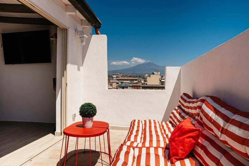 Attico In Pieno Centro Storico Di Catania Apartment Luaran gambar